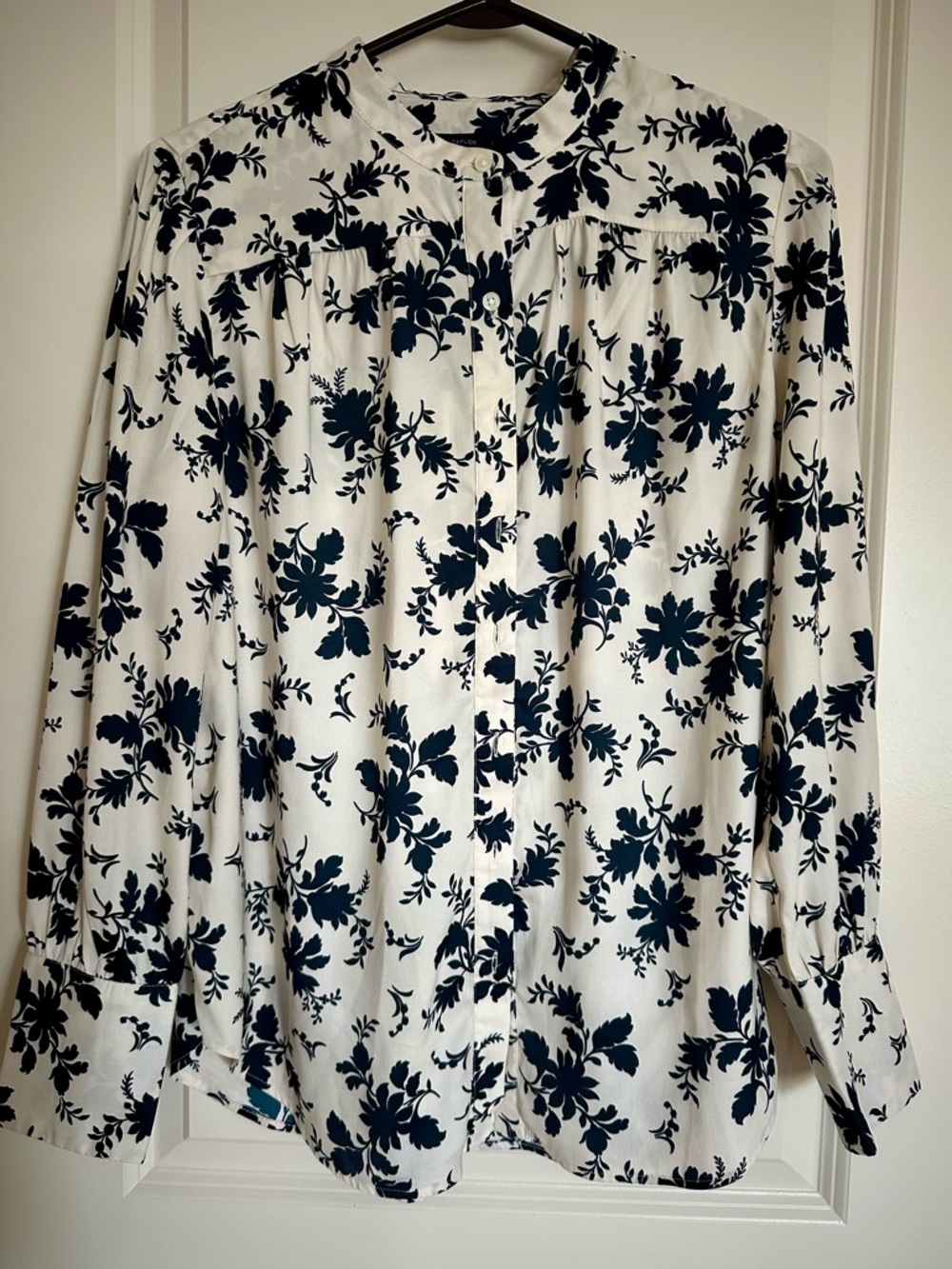 Ann Taylor off-White Floral Button-Up Blouse